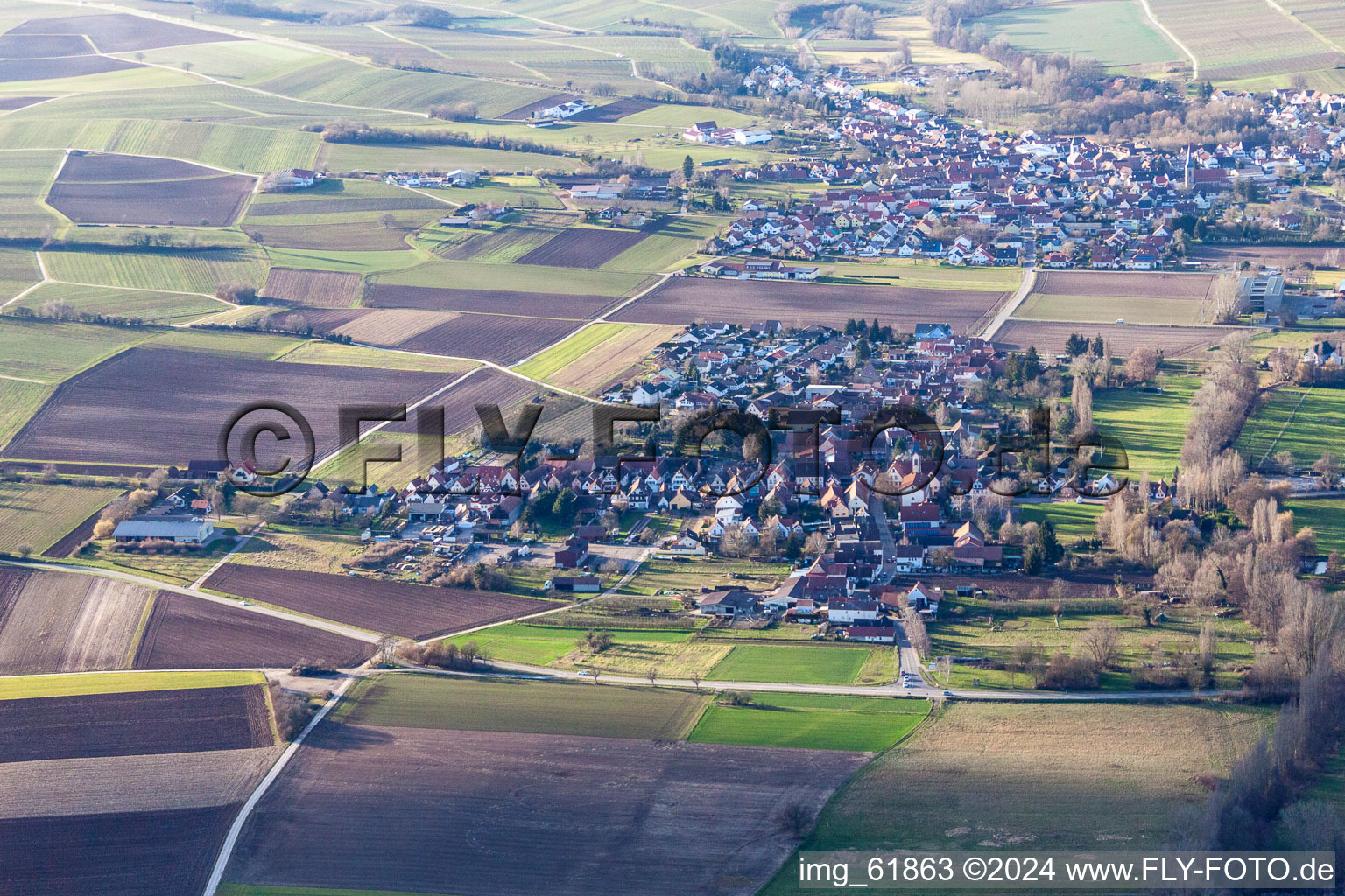 Ortsansicht der Straßen und Häuser der Wohngebiete im Ortsteil Ingenheim in Billigheim-Ingenheim im Bundesland Rheinland-Pfalz, Deutschland von oben gesehen