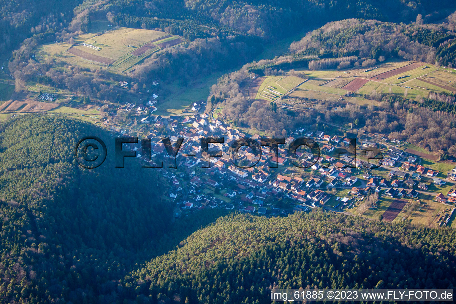 Vorderweidenthal im Bundesland Rheinland-Pfalz, Deutschland aus der Drohnenperspektive