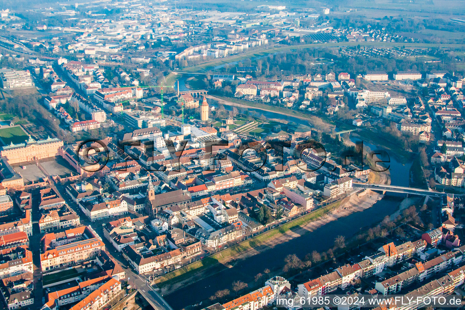 Luftaufnahme von Residenzschloss von Westen in Rastatt im Bundesland Baden-Württemberg, Deutschland