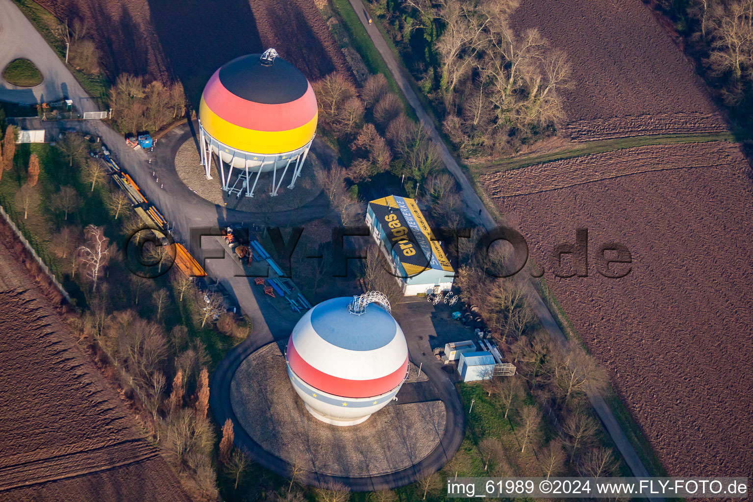 Kugel- Erdgasgas Speicher in Rastatt im Bundesland Baden-Württemberg, Deutschland