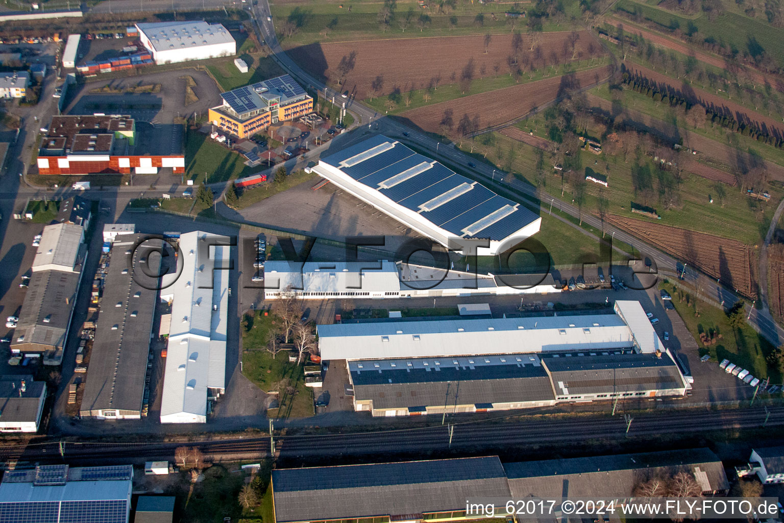 Gebäude und Produktionshallen auf dem Werksgelände Gebr. Held Hydraulik GmbH in Kuppenheim im Bundesland Baden-Württemberg, Deutschland