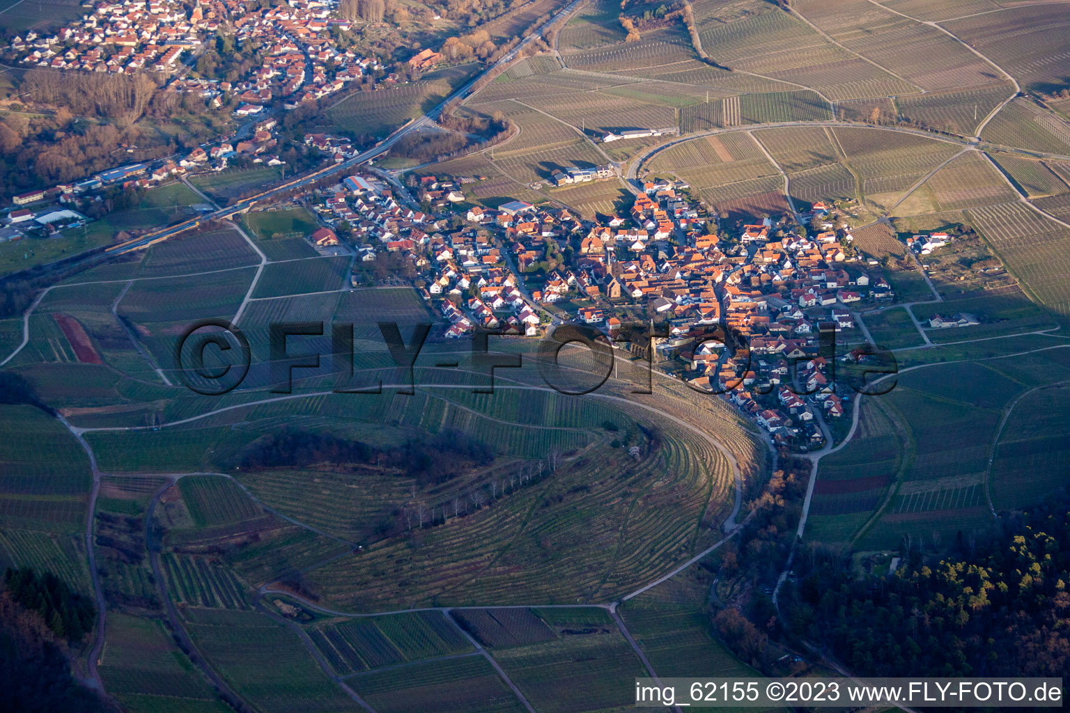 Siebeldingen im Bundesland Rheinland-Pfalz, Deutschland von der Drohne aus gesehen