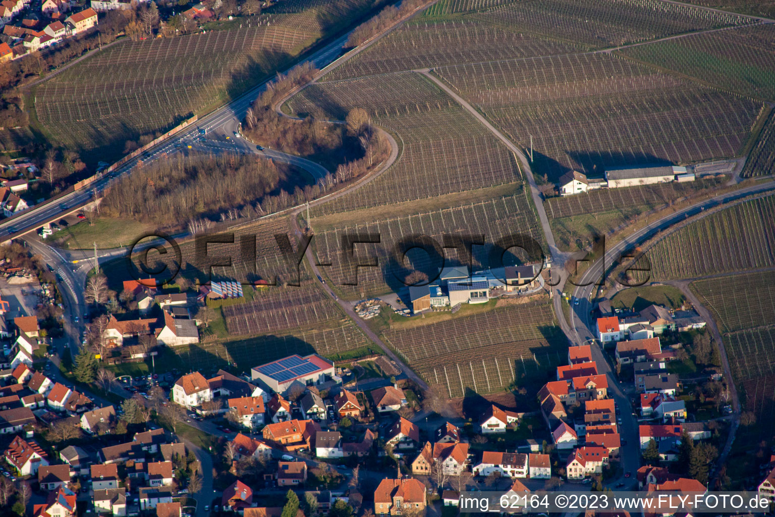 Luftaufnahme von Birkweiler, Weingut Gies-Düppel im Bundesland Rheinland-Pfalz, Deutschland