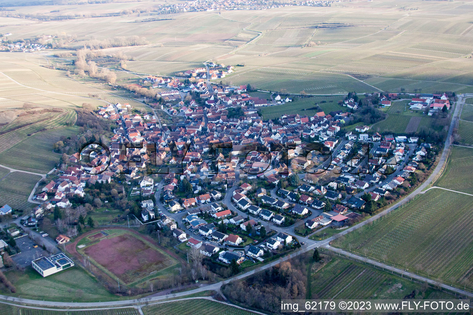 Schrägluftbild von Ilbesheim bei Landau in der Pfalz im Bundesland Rheinland-Pfalz, Deutschland