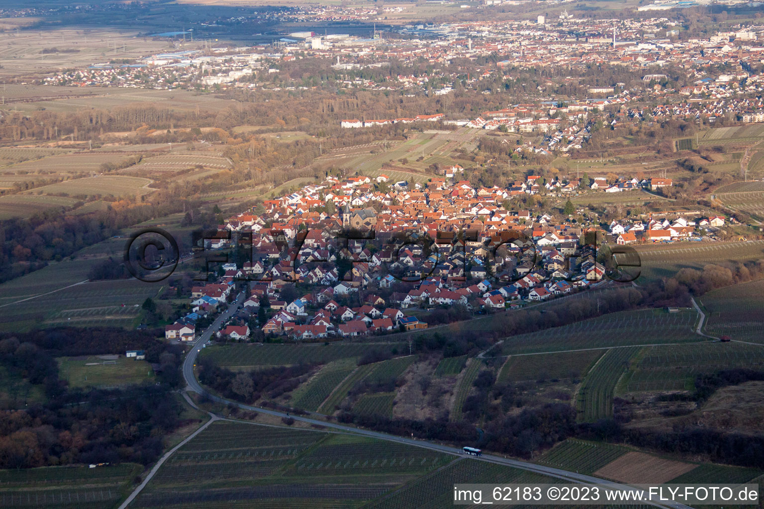 Ortsteil Arzheim in Landau in der Pfalz im Bundesland Rheinland-Pfalz, Deutschland aus der Drohnenperspektive