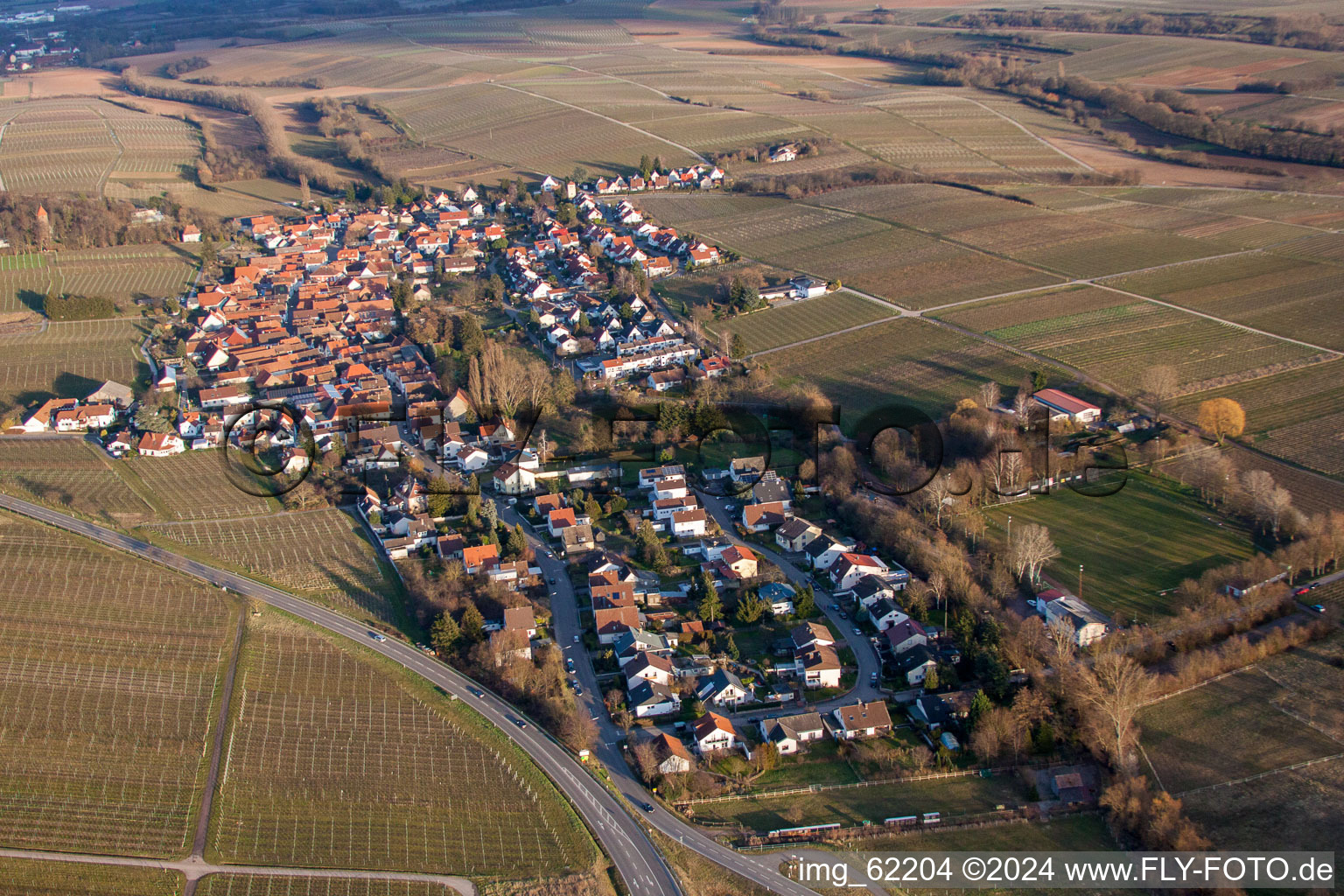 Ilbesheim bei Landau in der Pfalz im Bundesland Rheinland-Pfalz, Deutschland aus der Luft betrachtet