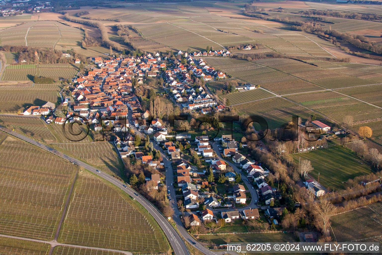 Drohnenaufname von Ilbesheim bei Landau in der Pfalz im Bundesland Rheinland-Pfalz, Deutschland