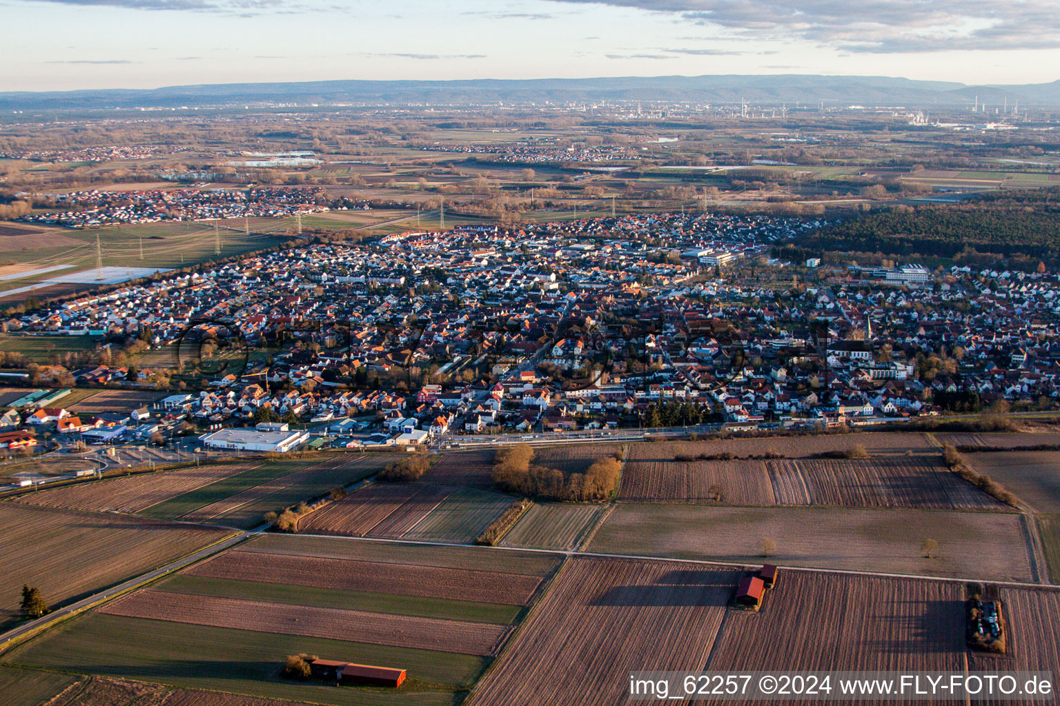 Luftbild von Stadtansicht aus Norden in Rülzheim im Bundesland Rheinland-Pfalz, Deutschland