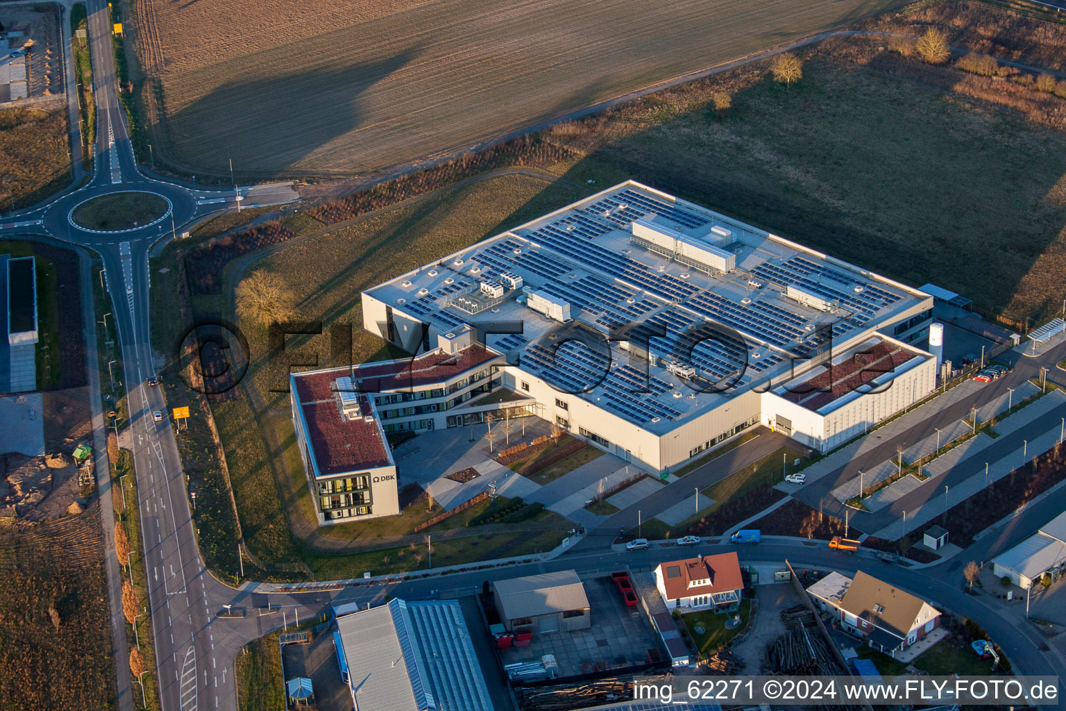 Schrägluftbild von Rülzheim, Gewerbegebiet Nord im Bundesland Rheinland-Pfalz, Deutschland