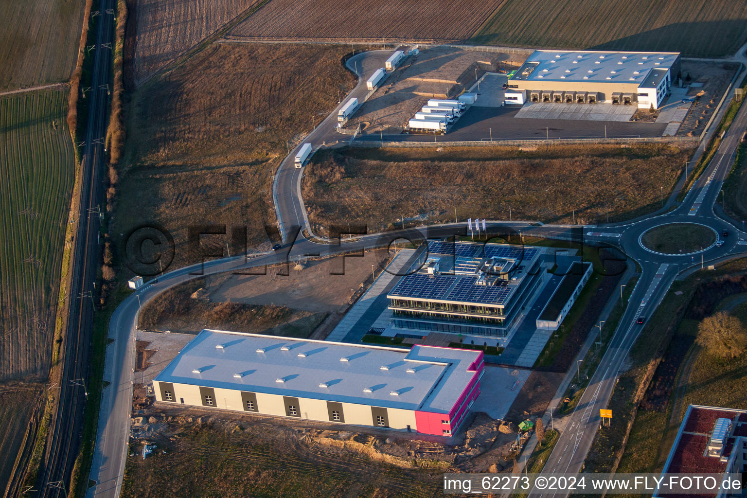 ITK Engineering GmbH im Gewerbegebiet Im Speyerer Tal in Rülzheim im Bundesland Rheinland-Pfalz, Deutschland aus der Luft