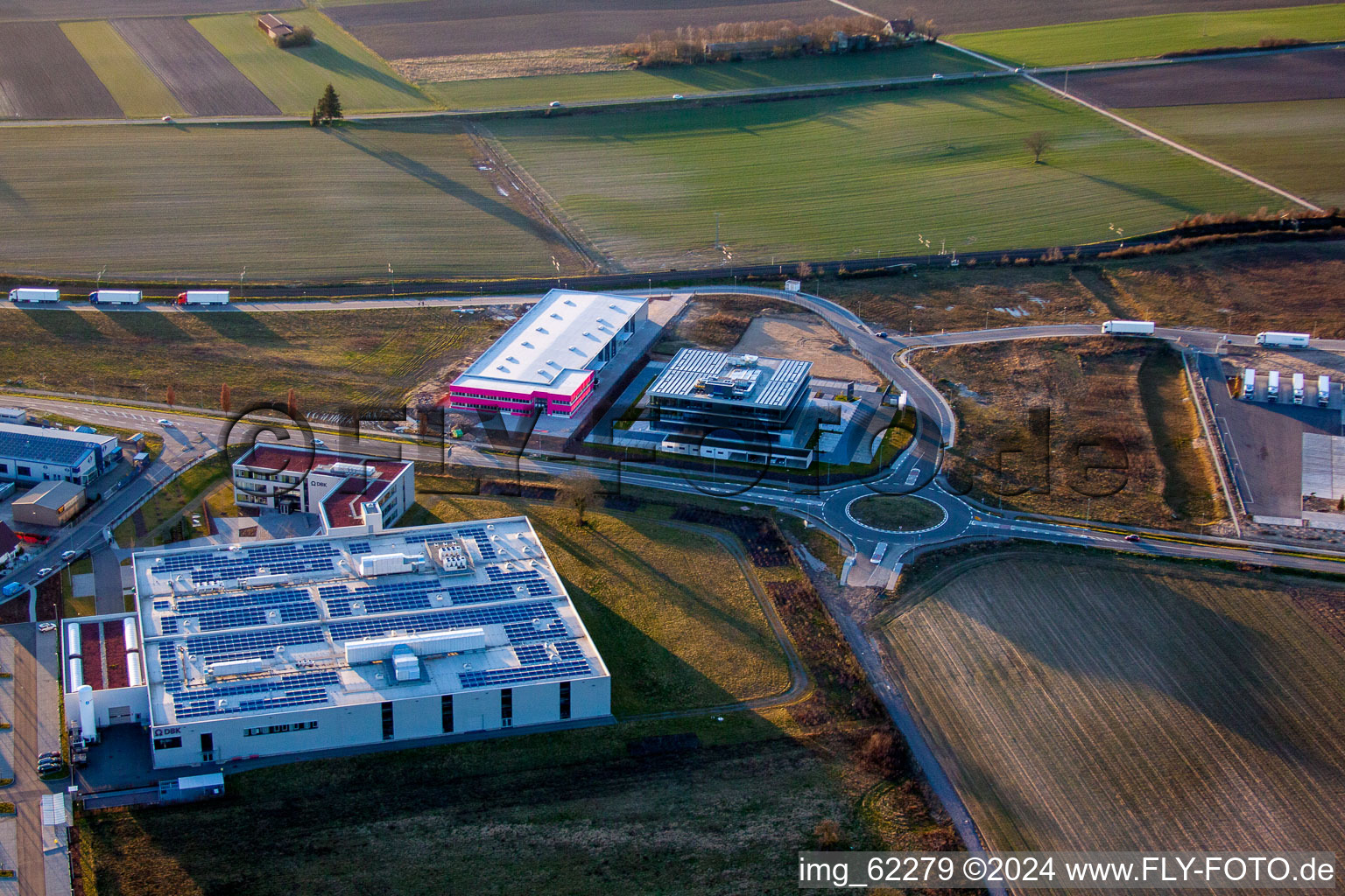 ITK Engineering GmbH im Gewerbegebiet Im Speyerer Tal in Rülzheim im Bundesland Rheinland-Pfalz, Deutschland von oben gesehen