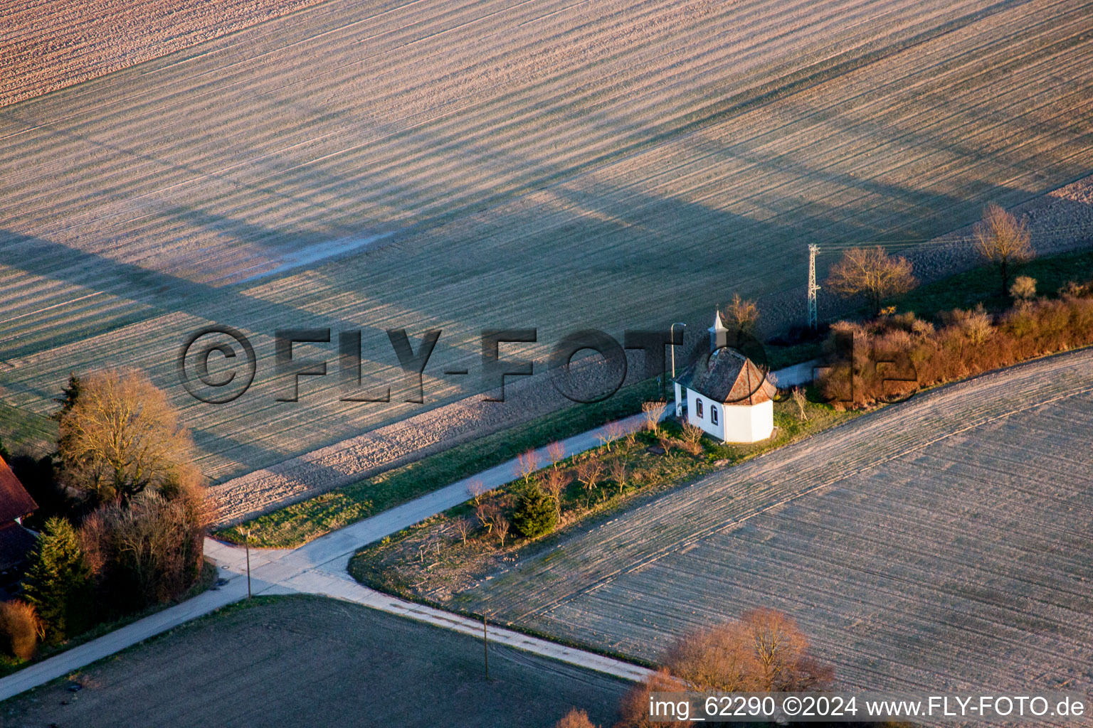 Luftbild von Kirchengebäude der Kapelle in Rülzheim im Bundesland Rheinland-Pfalz, Deutschland