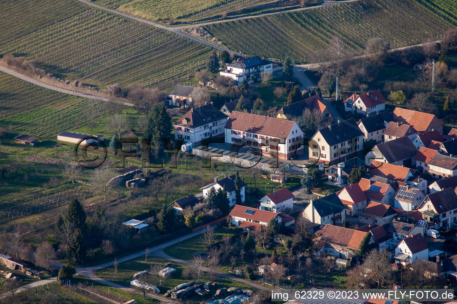 Ortsteil Schweigen in Schweigen-Rechtenbach im Bundesland Rheinland-Pfalz, Deutschland aus der Drohnenperspektive