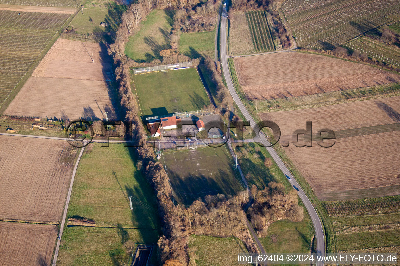 Luftbild von Klingenmünster, Sportplätze am Klingbach im Bundesland Rheinland-Pfalz, Deutschland
