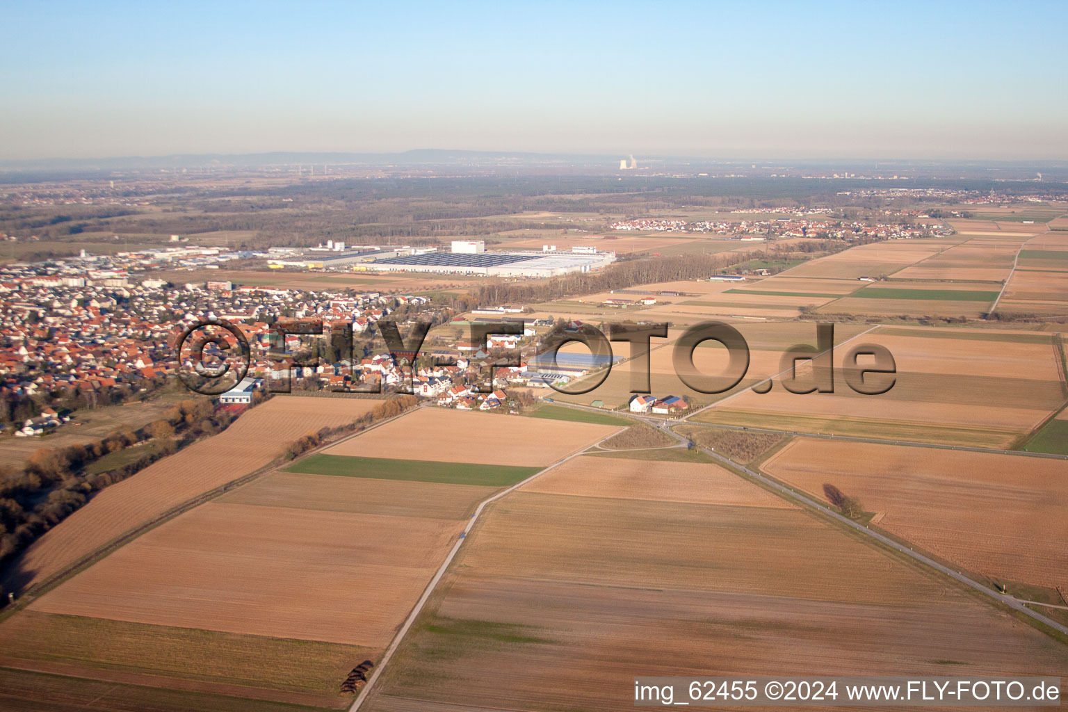 Offenbach an der Queich im Bundesland Rheinland-Pfalz, Deutschland von der Drohne aus gesehen