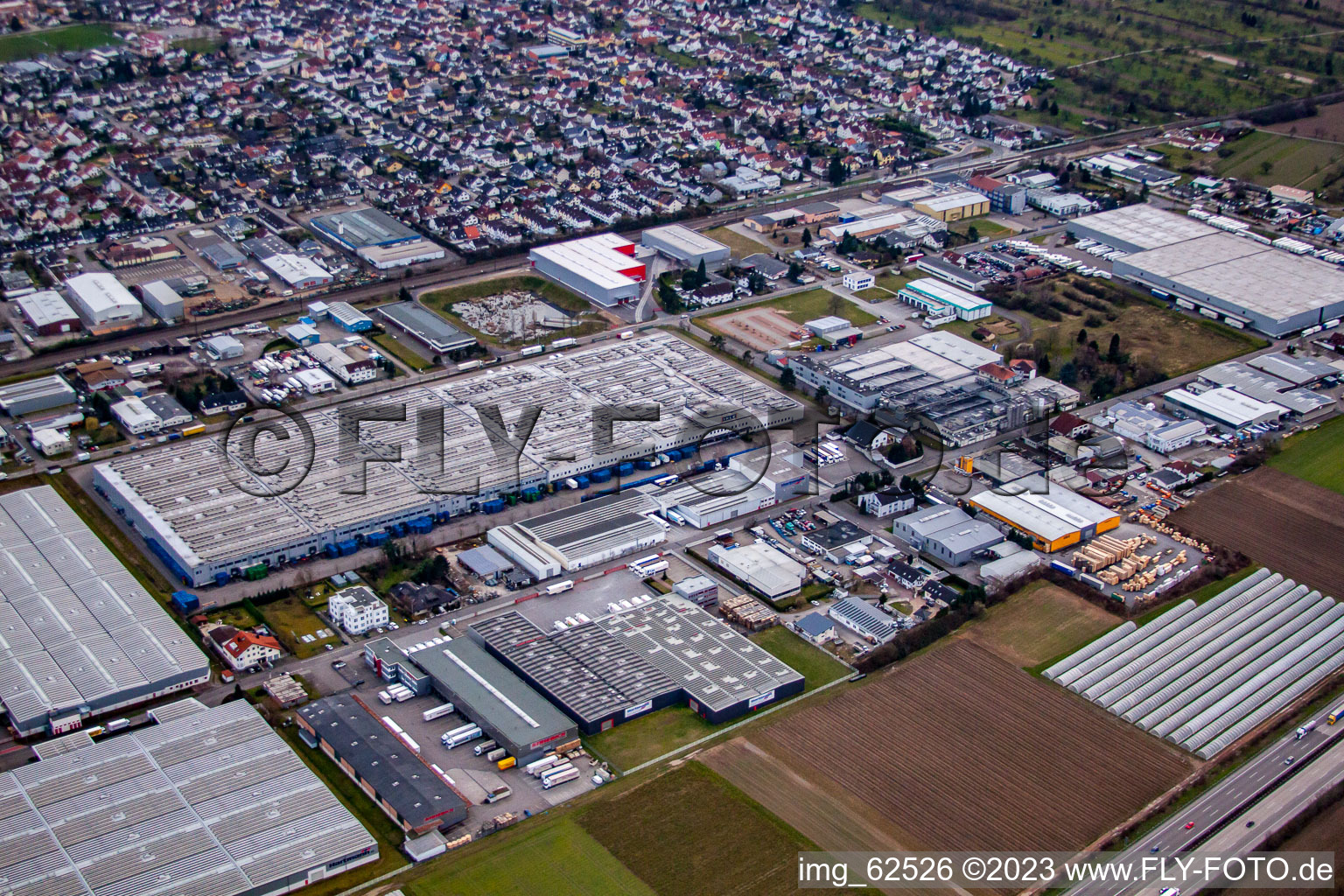 Luftbild von L'Oreal Deutschland Logistikzentrum in Muggensturm im Bundesland Baden-Württemberg