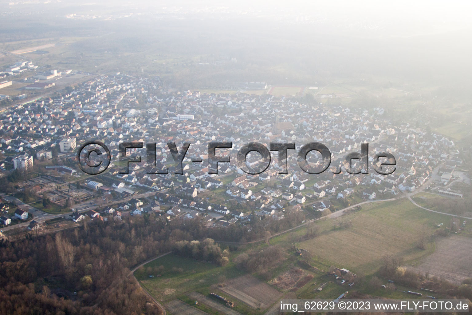 Ötigheim im Bundesland Baden-Württemberg, Deutschland von der Drohne aus gesehen