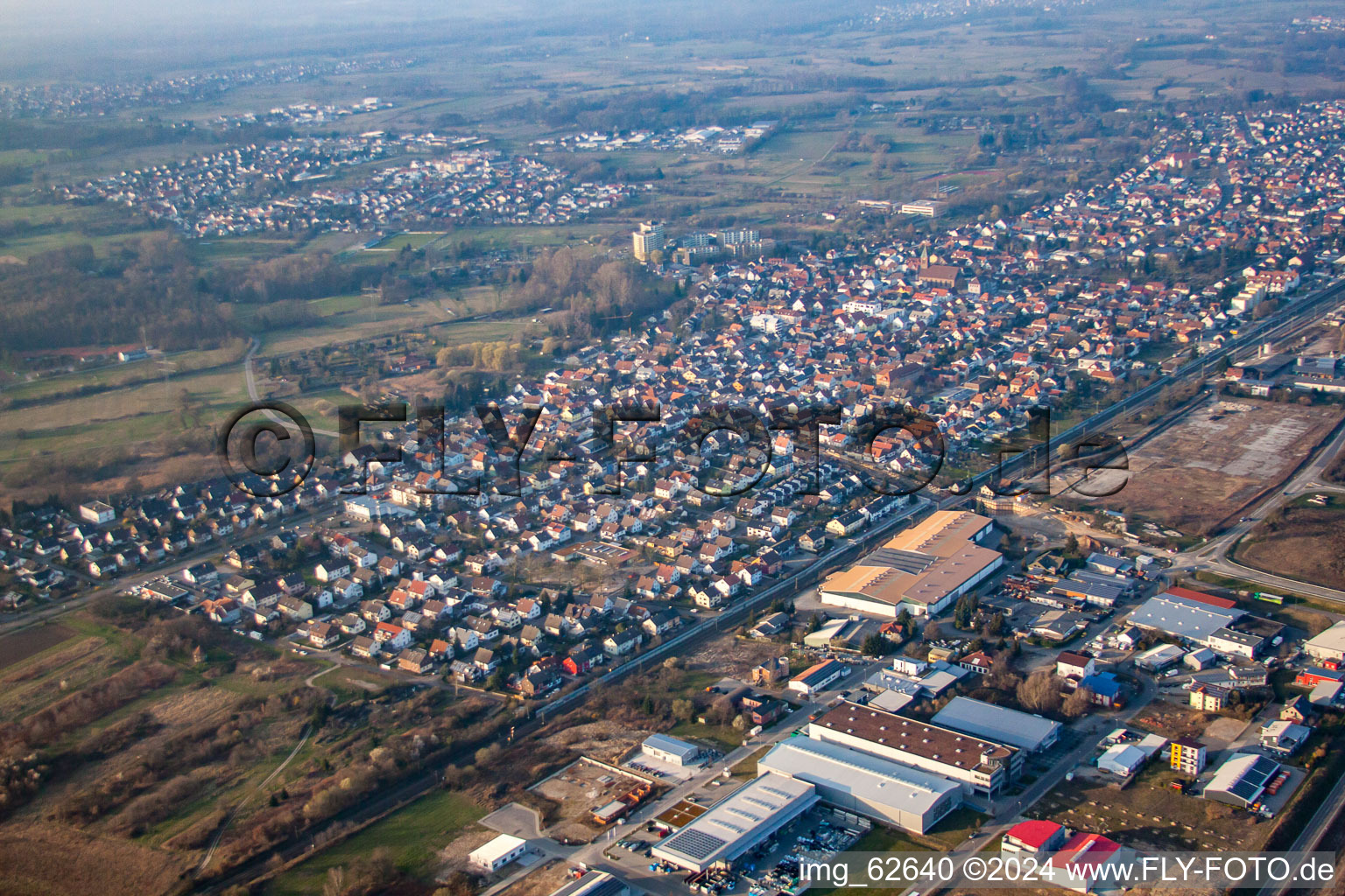 Luftaufnahme von Ortsansicht der Straßen und Häuser der Wohngebiete in Durmersheim im Bundesland Baden-Württemberg, Deutschland