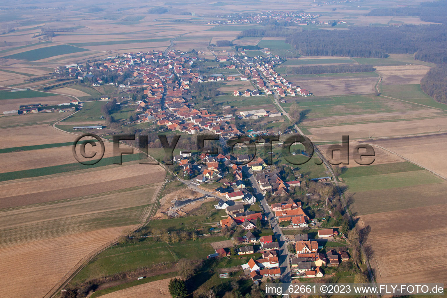 Scheibenhard im Bundesland Bas-Rhin, Frankreich von der Drohne aus gesehen