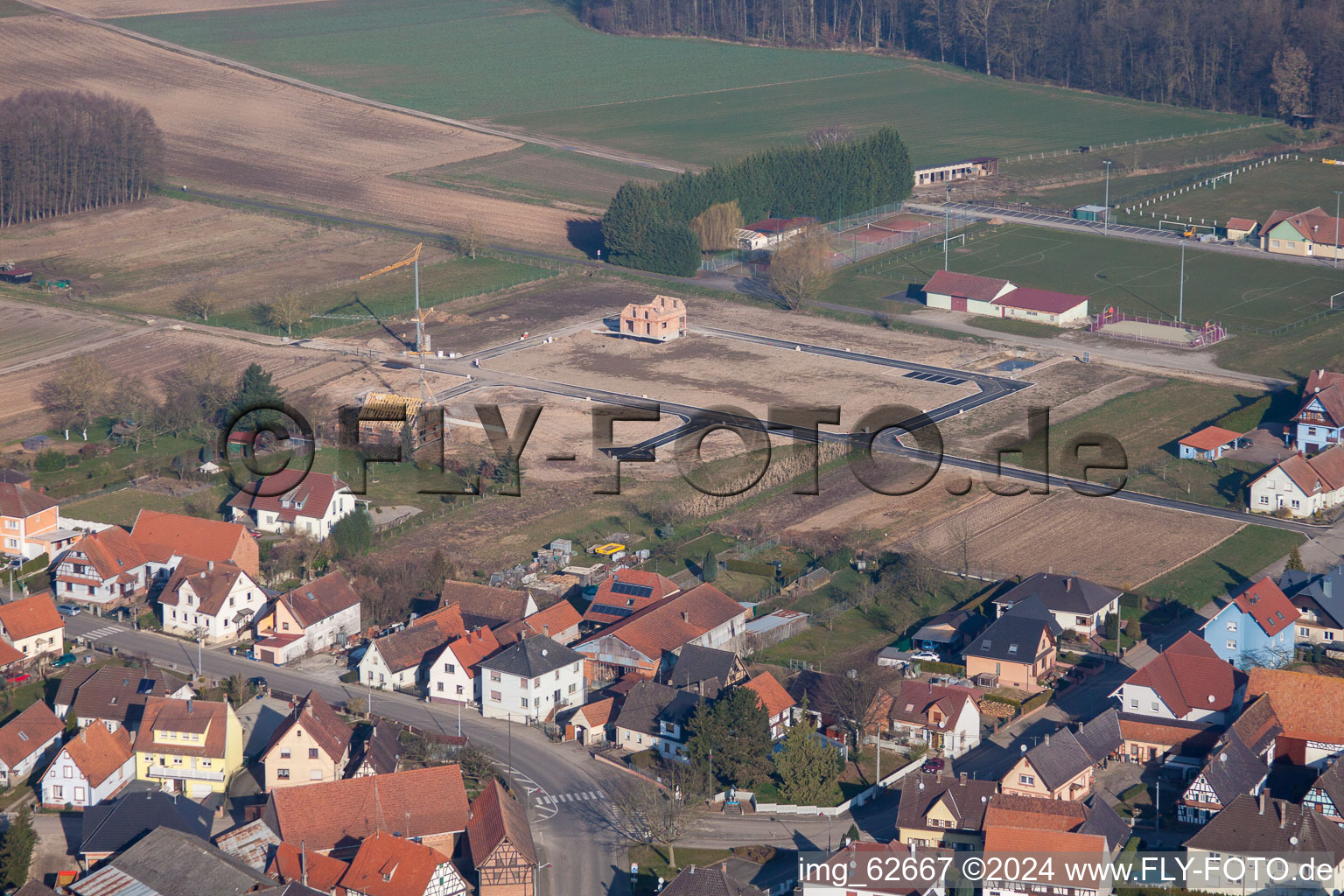 Niederlauterbach im Bundesland Bas-Rhin, Frankreich aus der Vogelperspektive