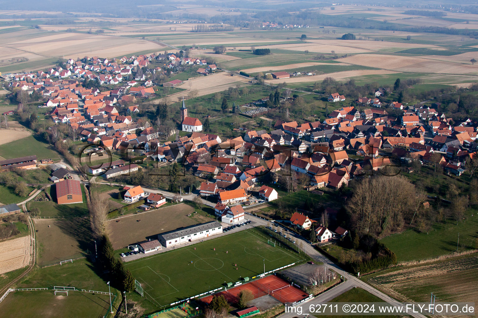 Sportplatz- Fussballplatz am Rand von Hunspach in Grand Est im Bundesland Bas-Rhin, Frankreich