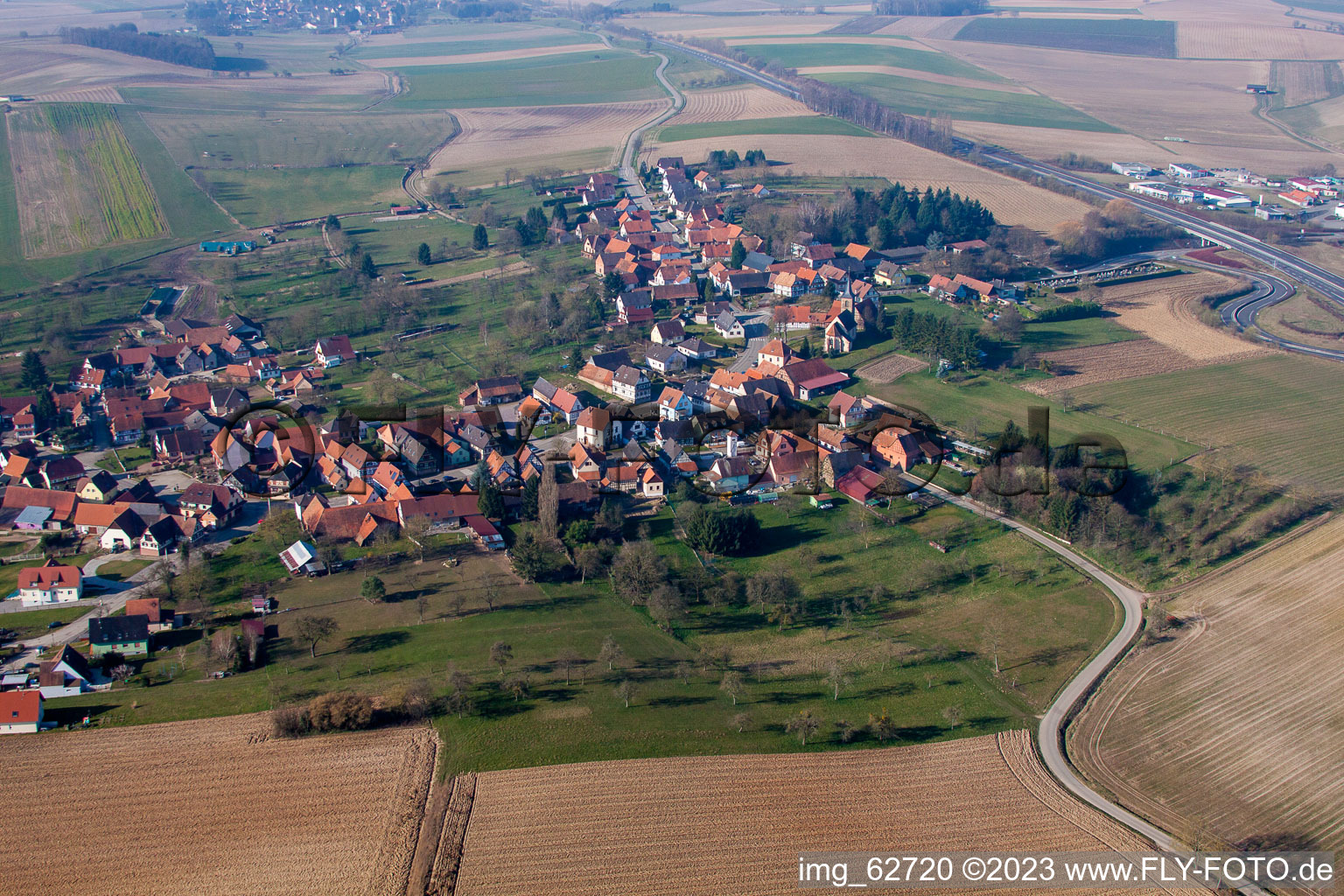 Hohwiller im Bundesland Bas-Rhin, Frankreich von der Drohne aus gesehen