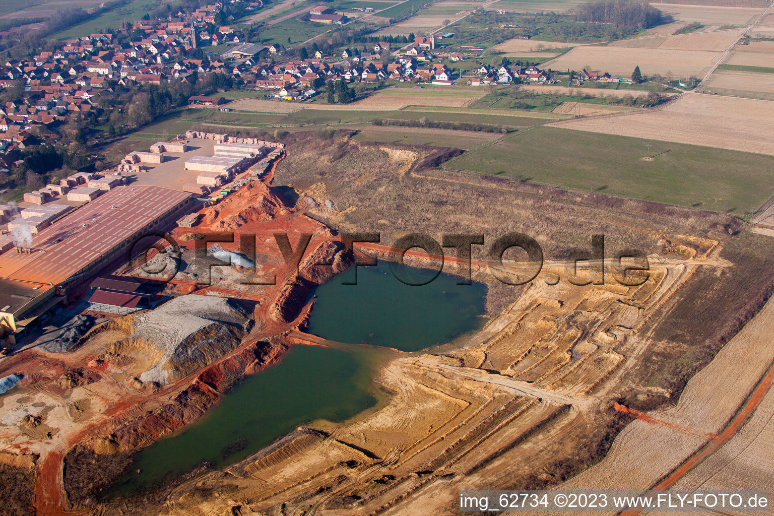 Luftaufnahme von Niederbetschdorf im Bundesland Bas-Rhin, Frankreich