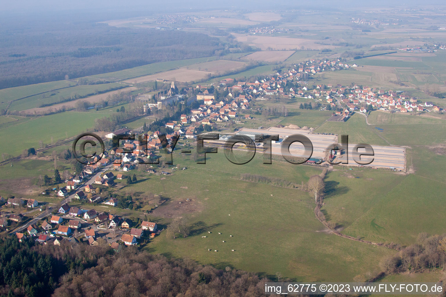 Luftaufnahme von Walbourg im Bundesland Bas-Rhin, Frankreich