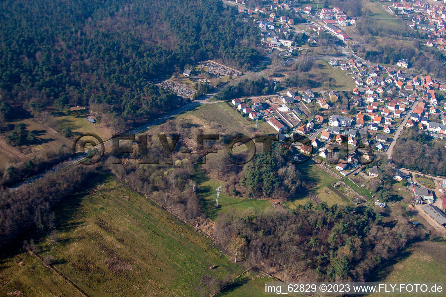 Schweighouse-sur-Moder im Bundesland Bas-Rhin, Frankreich aus der Drohnenperspektive