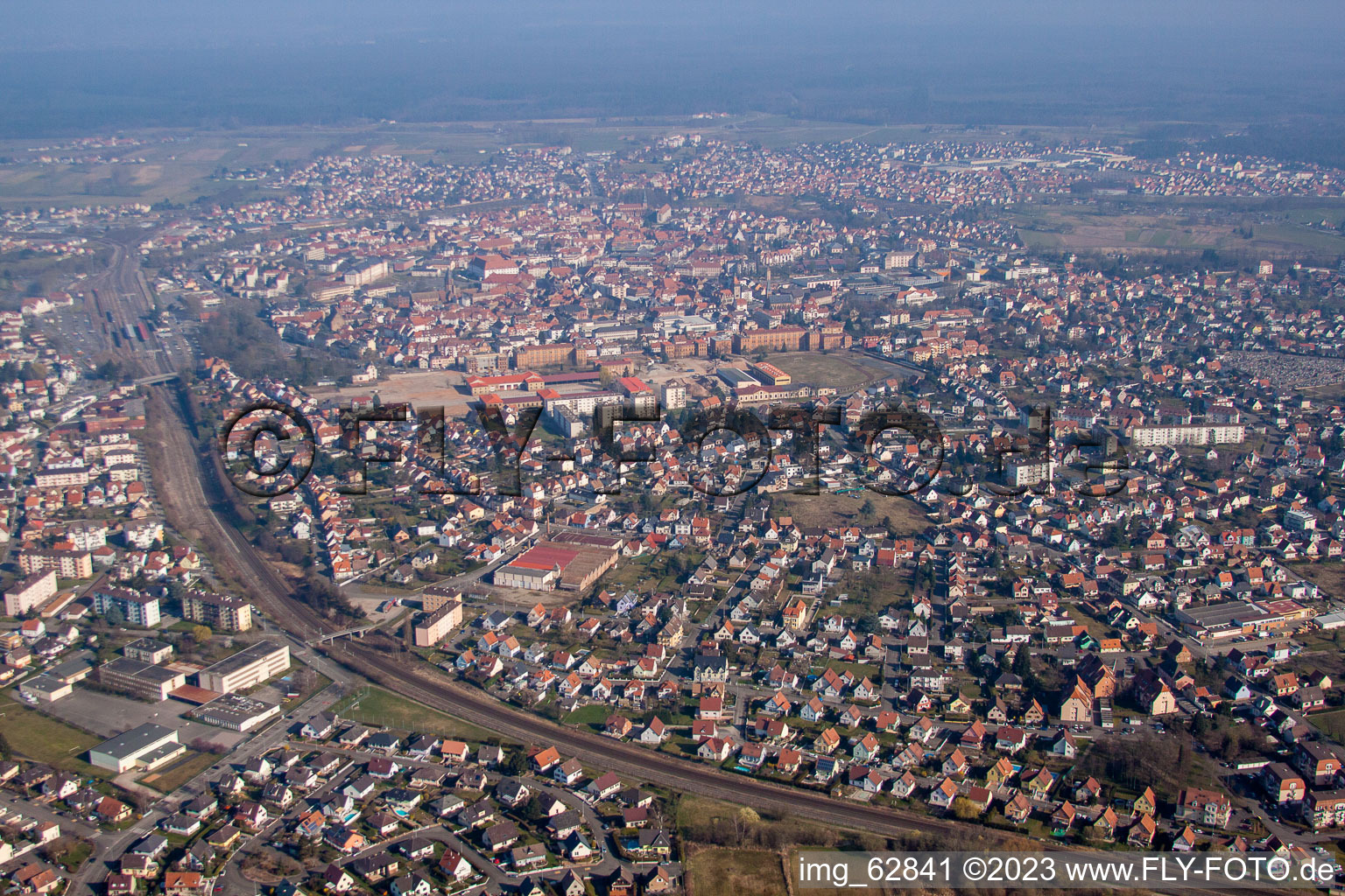 Haguenau im Bundesland Bas-Rhin, Frankreich von einer Drohne aus
