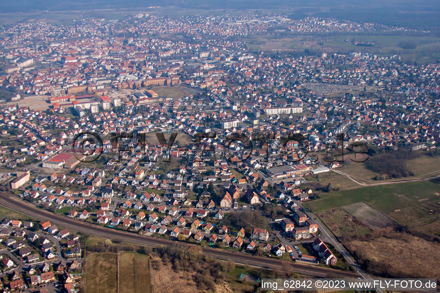 Haguenau im Bundesland Bas-Rhin, Frankreich von der Drohne aus gesehen