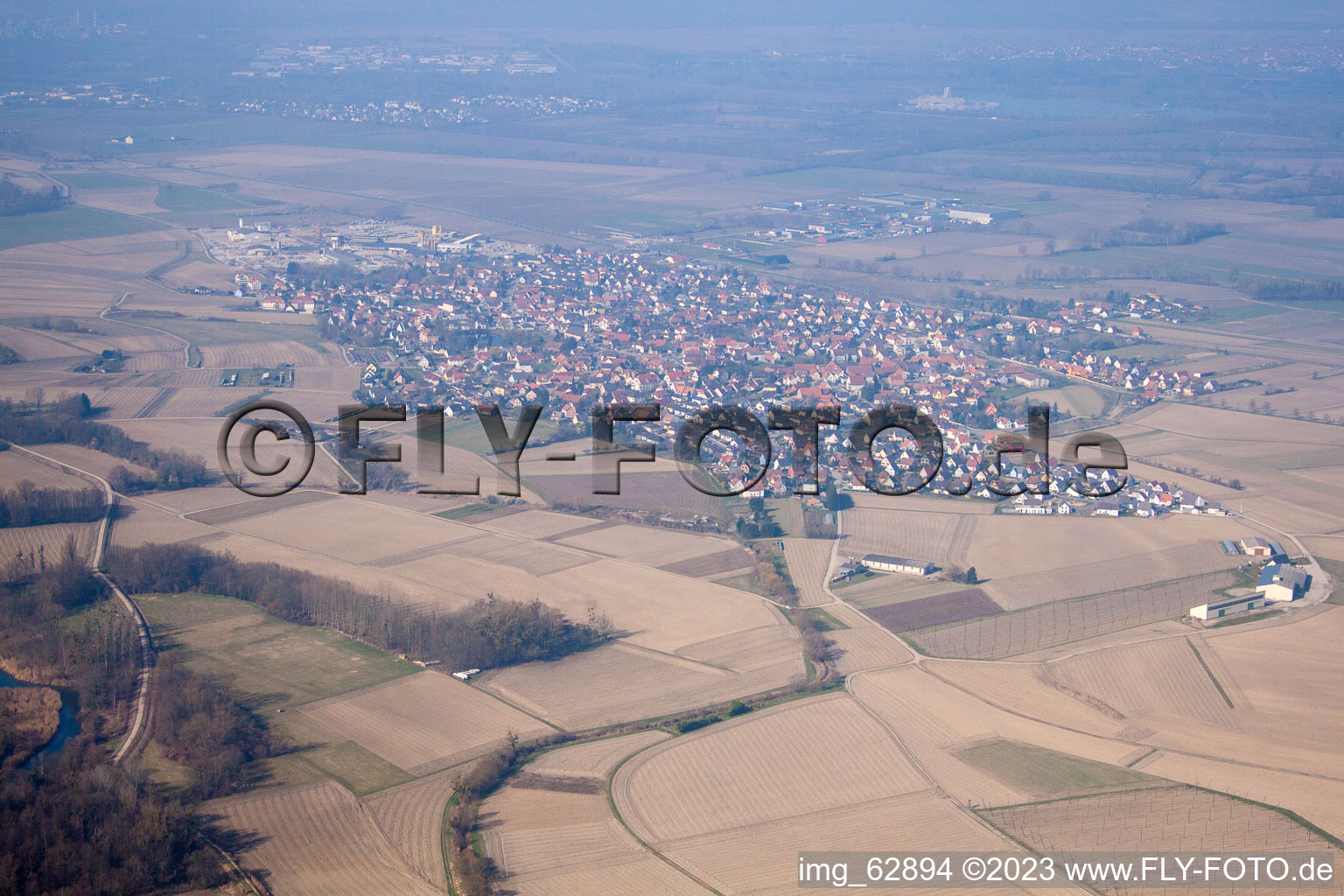 Gambsheim im Bundesland Bas-Rhin, Frankreich von der Drohne aus gesehen
