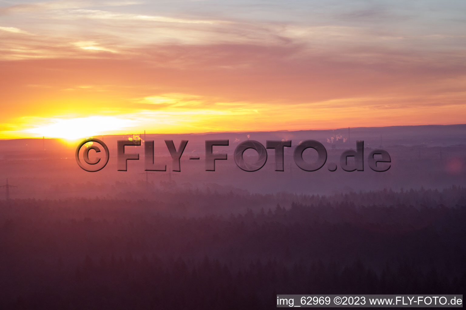 Schrägluftbild von Minfeld, Otterbachtal im Bundesland Rheinland-Pfalz, Deutschland