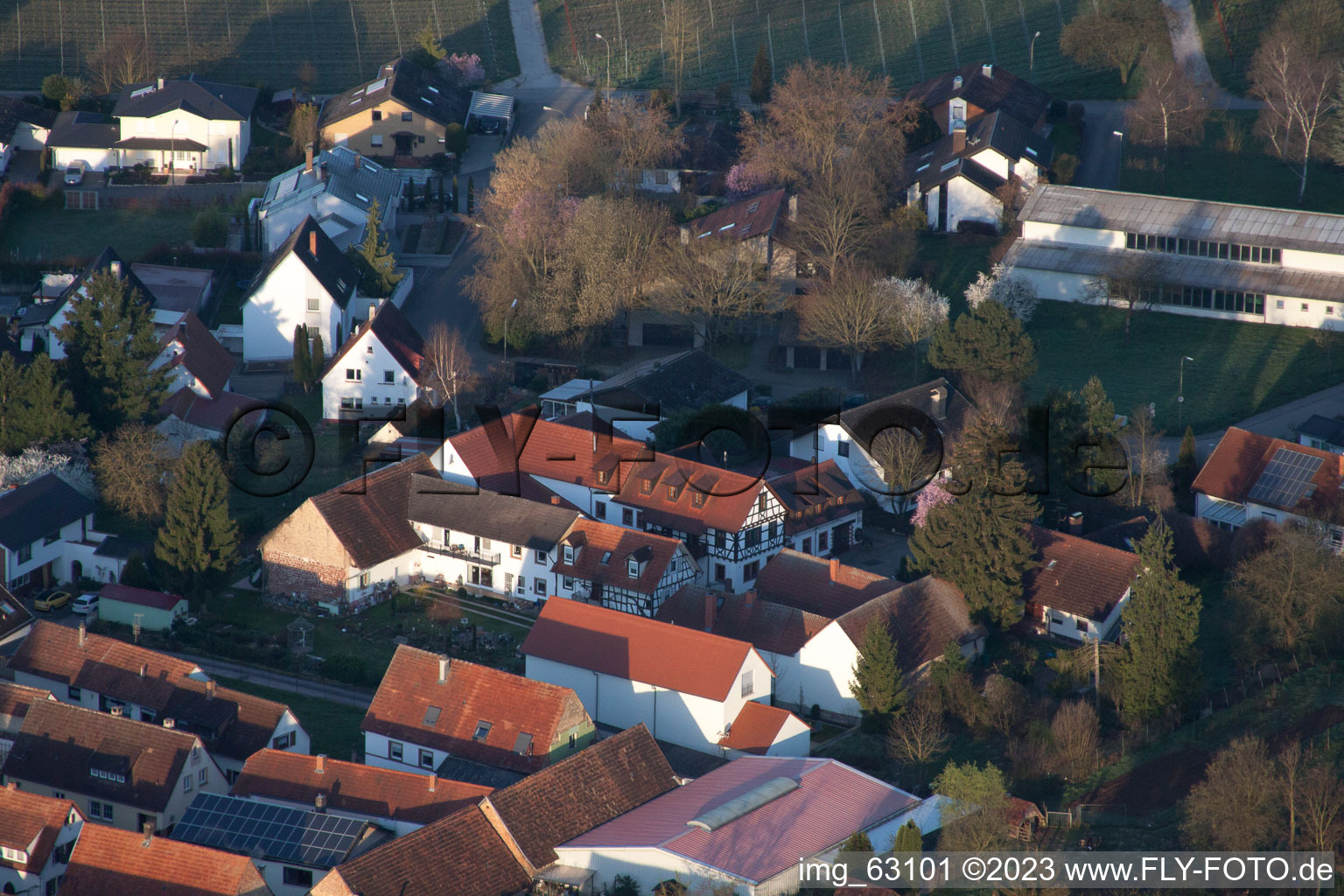 Luftbild von Weinstube Vogler im Ortsteil Heuchelheim in Heuchelheim-Klingen im Bundesland Rheinland-Pfalz, Deutschland