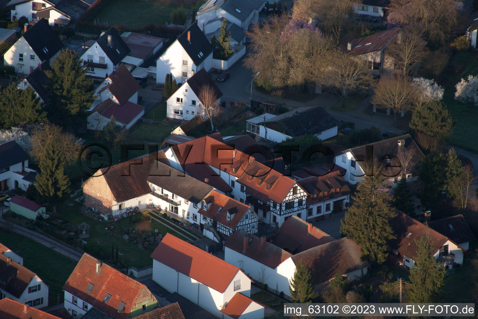 Luftaufnahme von Weinstube Vogler im Ortsteil Heuchelheim in Heuchelheim-Klingen im Bundesland Rheinland-Pfalz, Deutschland