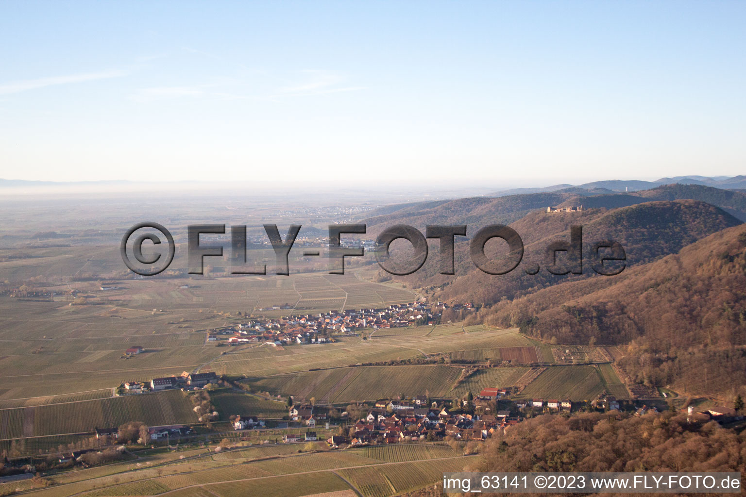 Luftbild von Leinsweiler und Madenburg im Bundesland Rheinland-Pfalz, Deutschland