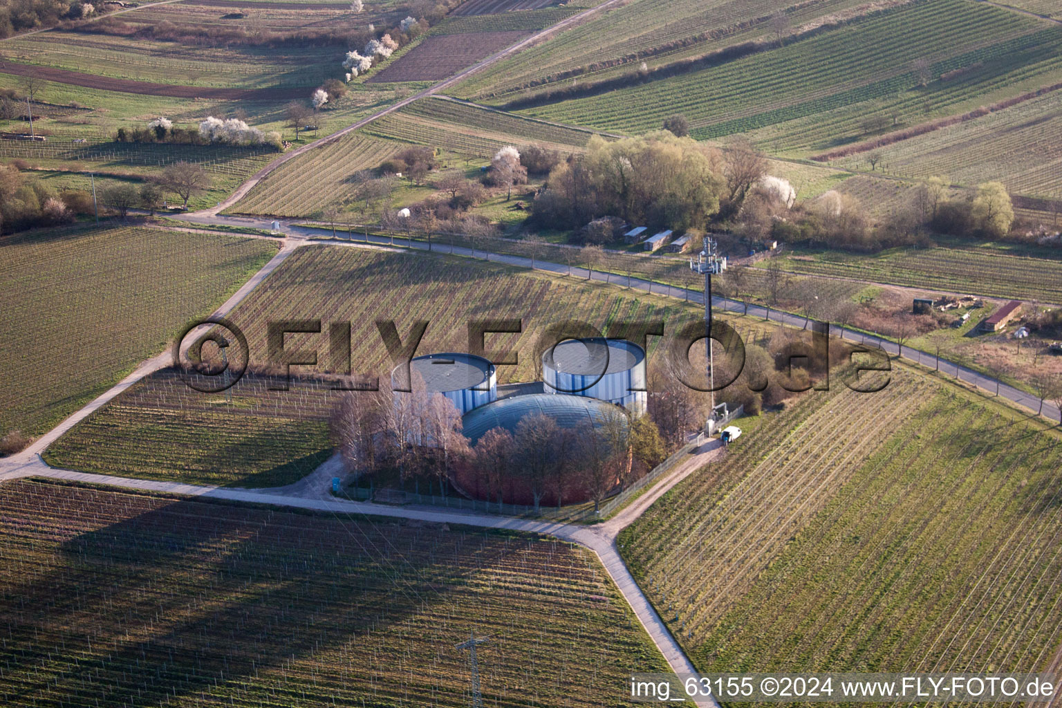 Luftbild von Wassertürme/-Tanks im Ortsteil Arzheim in Landau in der Pfalz im Bundesland Rheinland-Pfalz, Deutschland