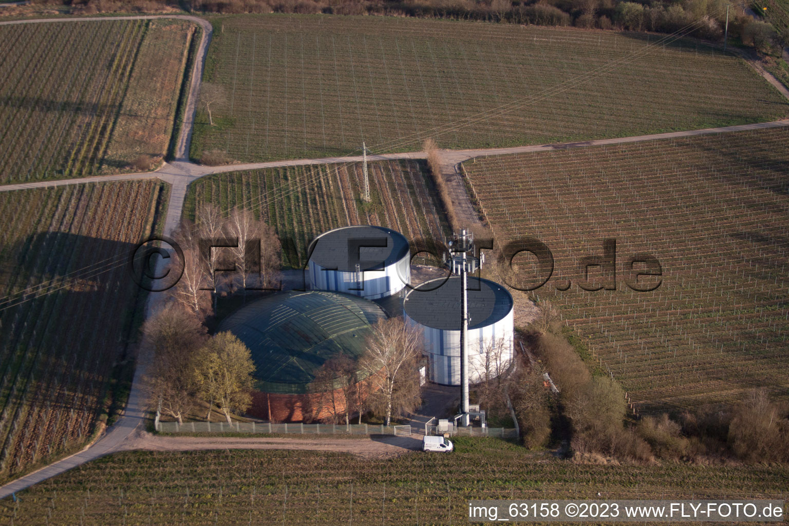 Luftaufnahme von Wassertürme/-Tanks im Ortsteil Arzheim in Landau in der Pfalz im Bundesland Rheinland-Pfalz, Deutschland