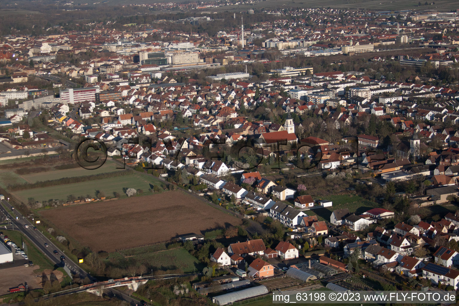 Ortsteil Queichheim in Landau in der Pfalz im Bundesland Rheinland-Pfalz, Deutschland von oben gesehen