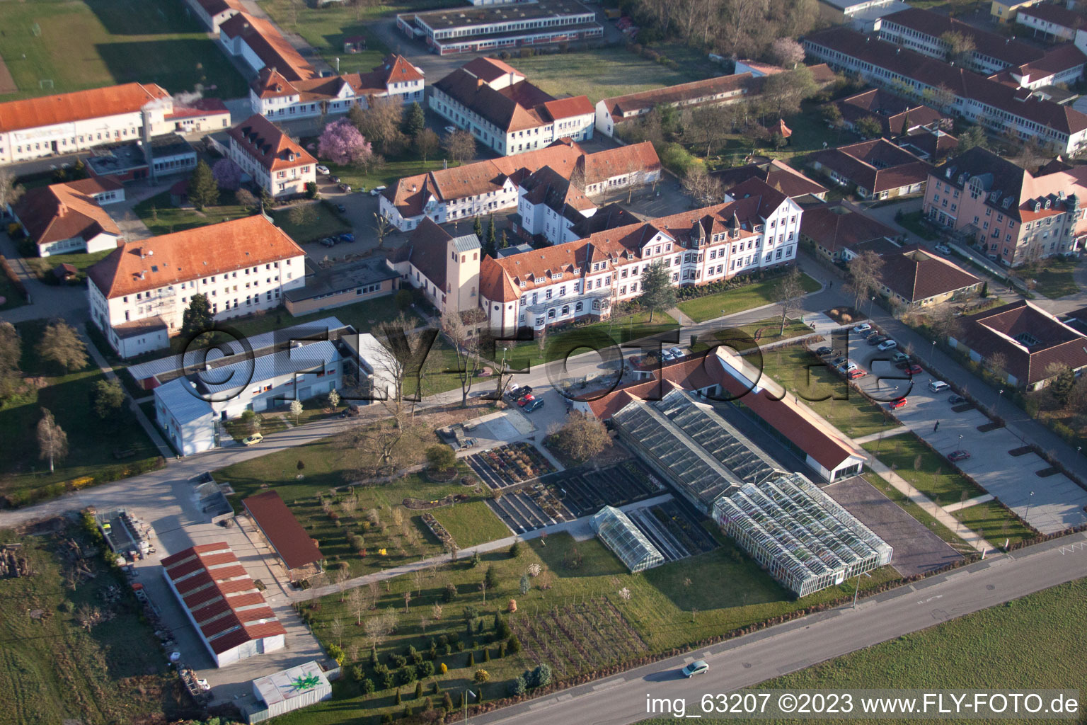 Ortsteil Queichheim in Landau in der Pfalz im Bundesland Rheinland-Pfalz, Deutschland aus der Drohnenperspektive
