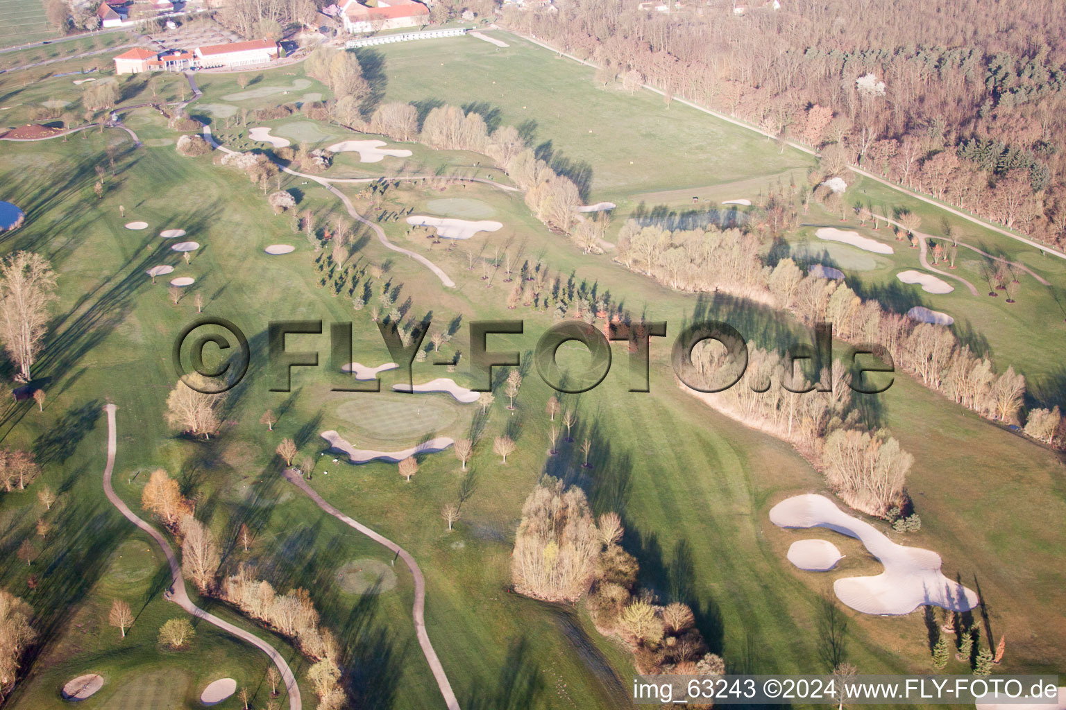 Gelände des Golfplatz Golfanlage Landgut Dreihof in Essingen im Bundesland Rheinland-Pfalz, Deutschland aus der Vogelperspektive