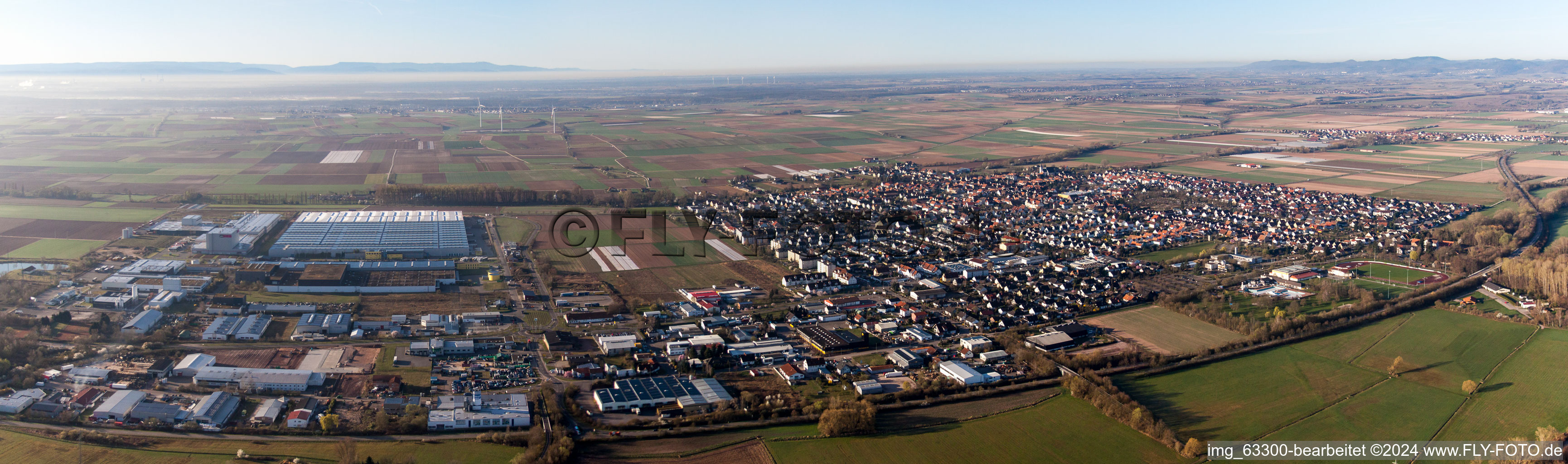 Luftbild von Panorama - Perspektive Ortsansicht der Straßen und Häuser der Wohngebiete in Offenbach an der Queich im Bundesland Rheinland-Pfalz, Deutschland