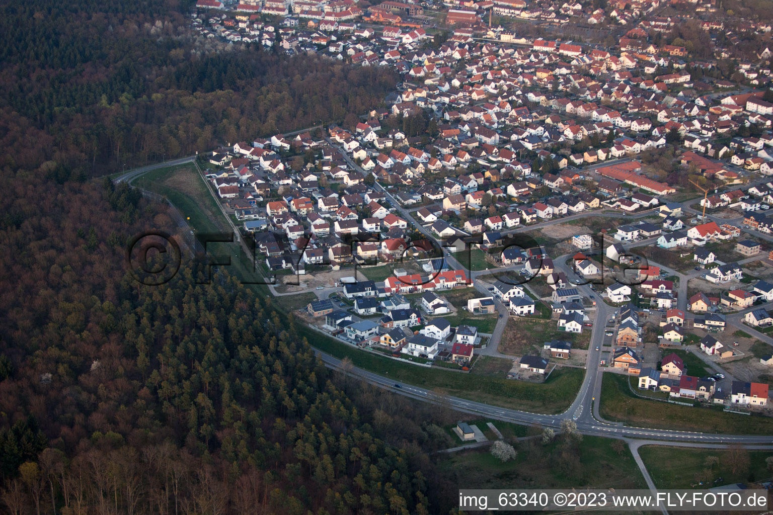 Jockgrim im Bundesland Rheinland-Pfalz, Deutschland von der Drohne aus gesehen