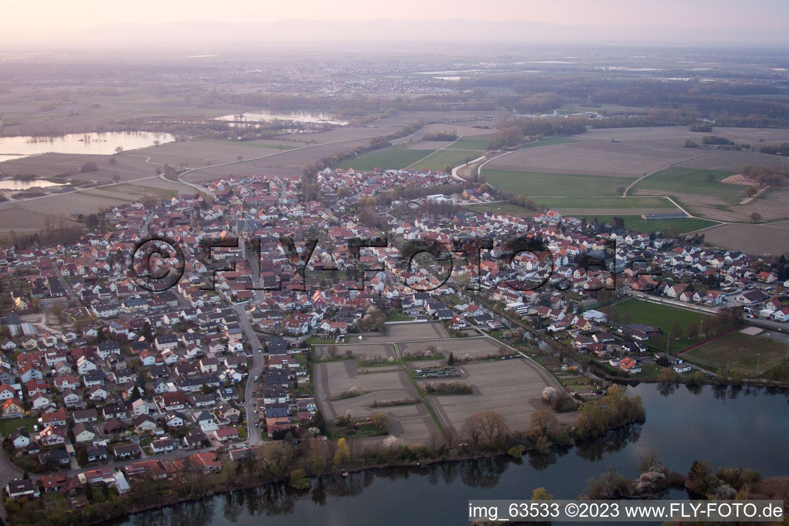 Drohnenbild von Leimersheim im Bundesland Rheinland-Pfalz, Deutschland