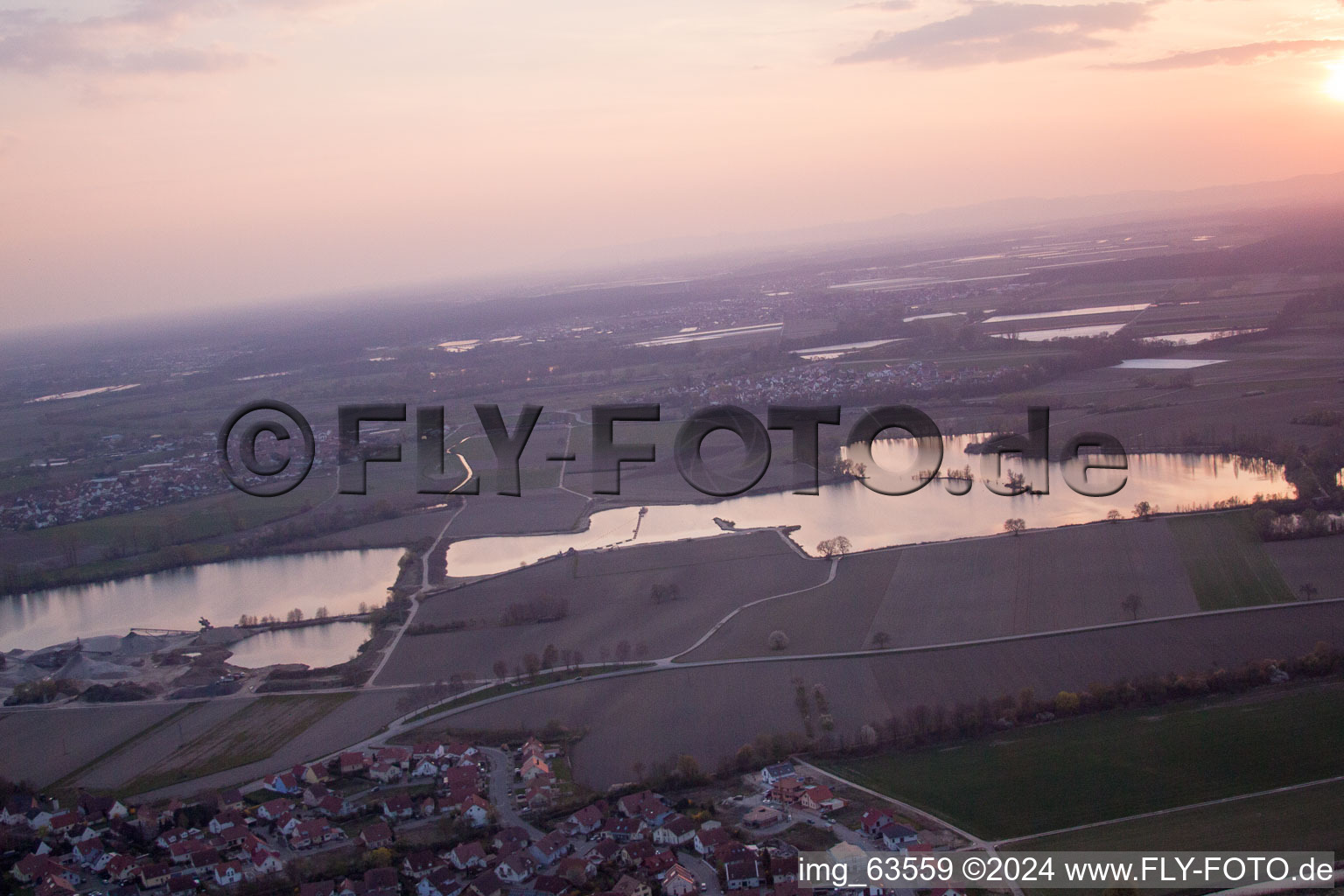 Leimersheim im Bundesland Rheinland-Pfalz, Deutschland aus der Drohnenperspektive