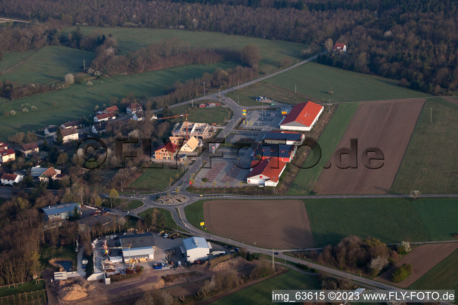 Neulauterburg im Bundesland Rheinland-Pfalz, Deutschland von der Drohne aus gesehen