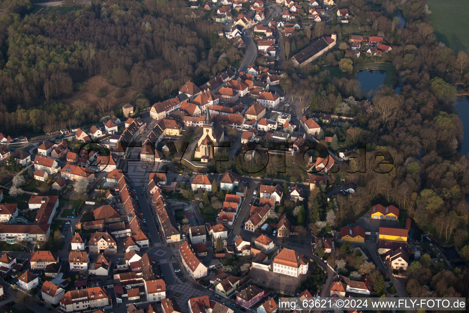 Lauterbourg im Bundesland Bas-Rhin, Frankreich von der Drohne aus gesehen