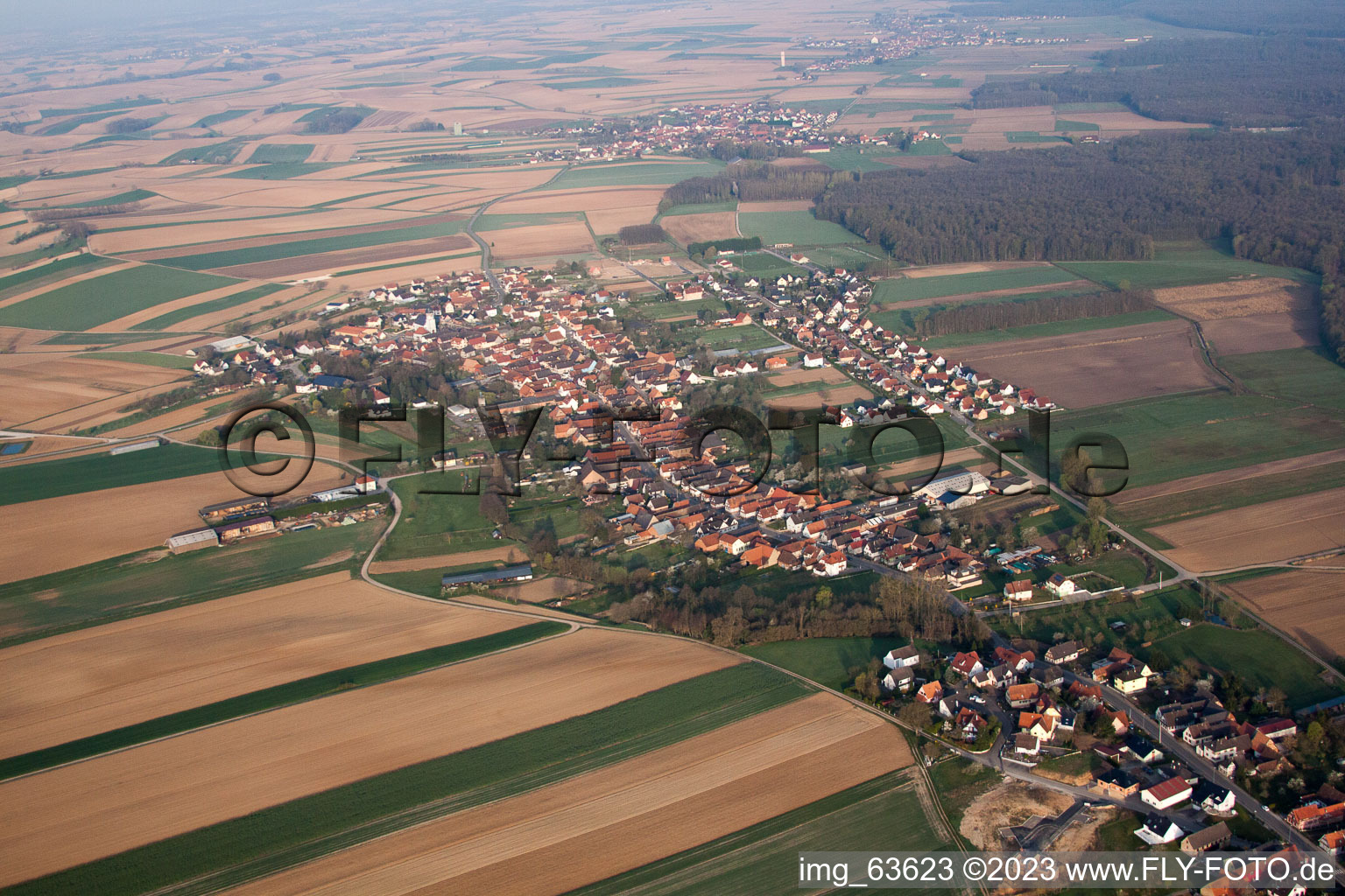 Drohnenaufname von Niederlauterbach im Bundesland Bas-Rhin, Frankreich