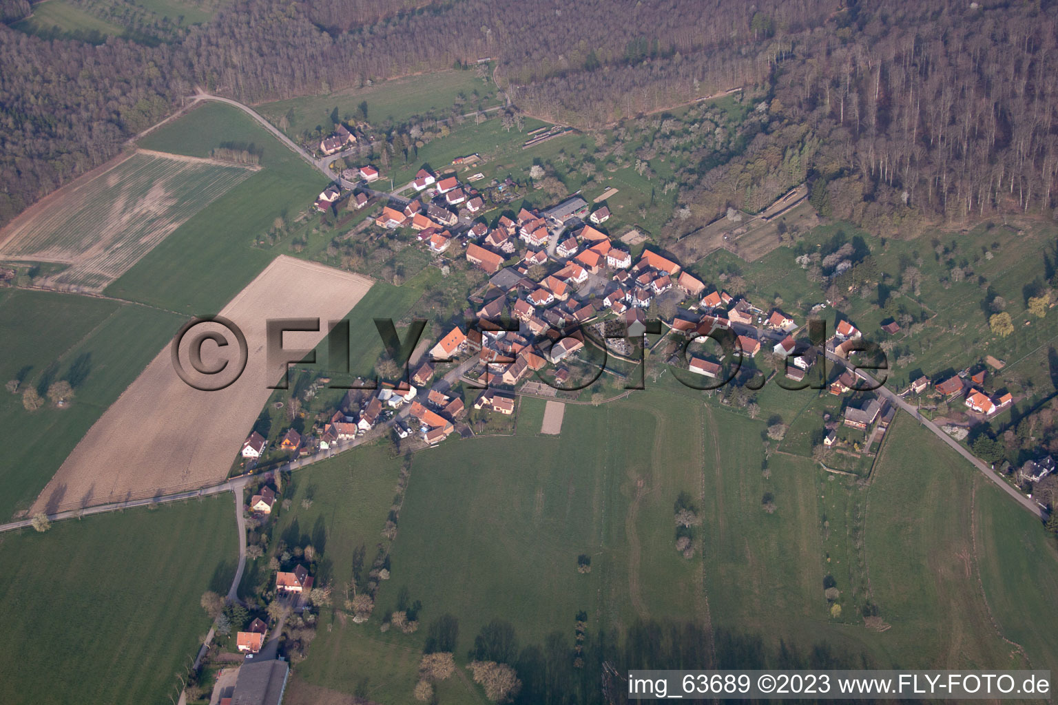 Drohnenbild von Mattstall im Bundesland Bas-Rhin, Frankreich