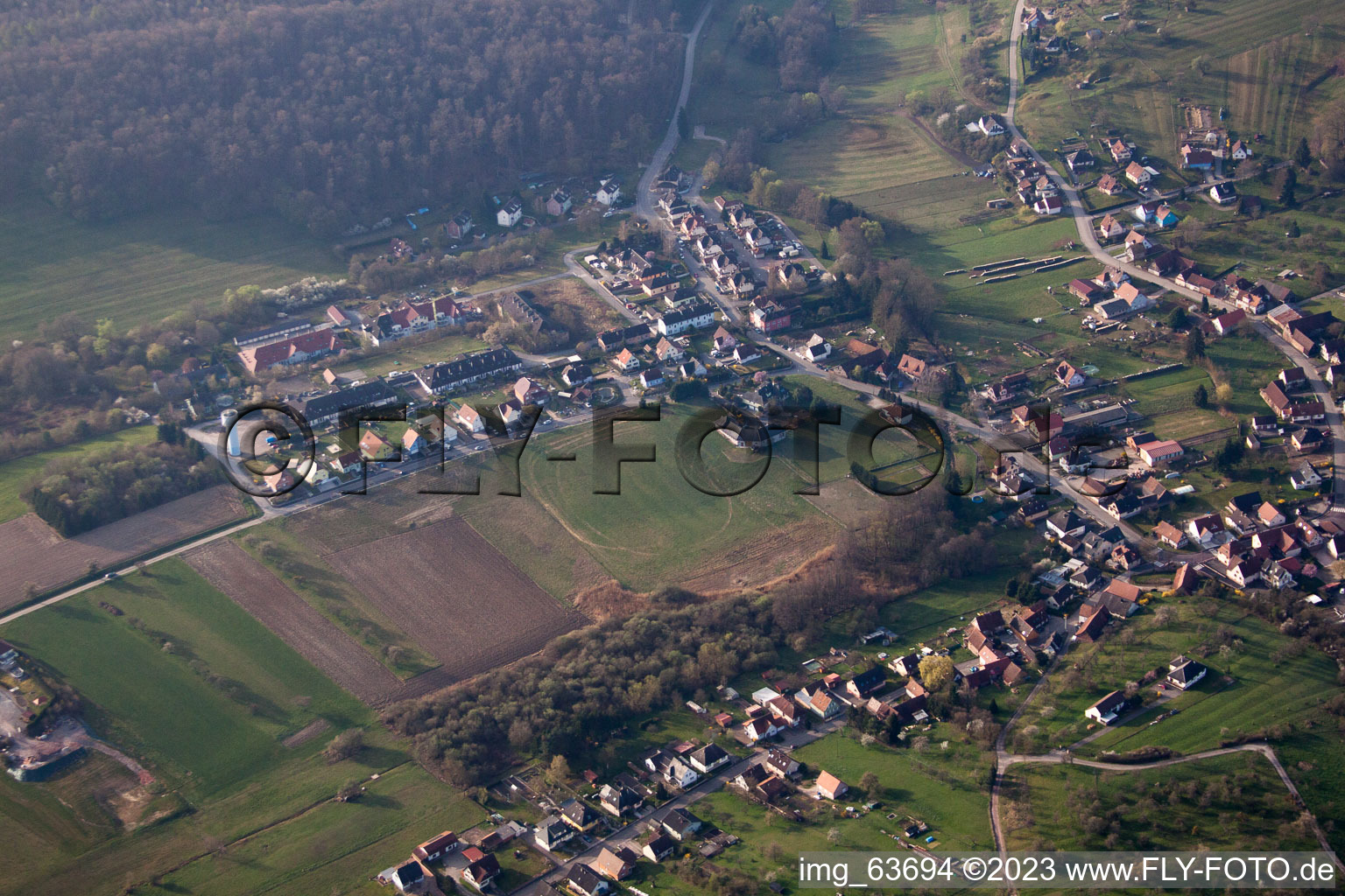 Drohnenbild von Langensoultzbach im Bundesland Bas-Rhin, Frankreich
